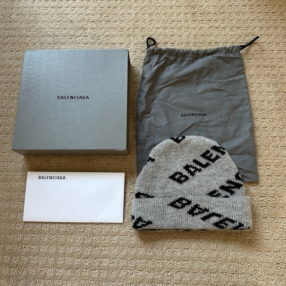 🖤 Authentic Balenciaga Logo Beanie - Picture 1 of 6